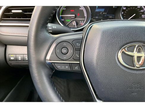 Used 2018 Toyota Camry XLE image 16