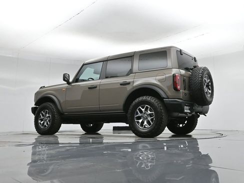 Used 2025 Ford Bronco Badlands image 53