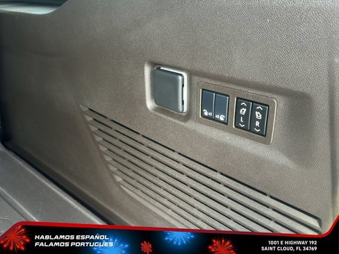 Certified 2024 GMC Yukon XL SLT w/ SLT Luxury Package AWD/4WD image 37