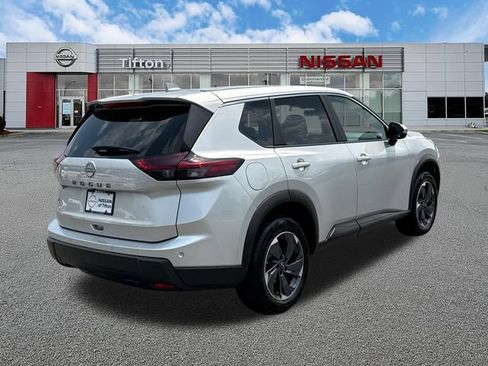 Used 2025 Nissan Rogue SV FWD image 7