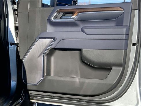 Used 2025 Chevrolet Silverado 2500 High Country w/ Technology Package image 23