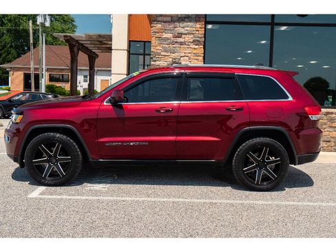 Used 2018 Jeep Grand Cherokee Laredo AWD/4WD image 6
