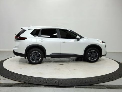 Used 2025 Nissan Rogue SV w/ SV Premium Package FWD image 9