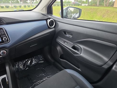 Used 2023 Nissan Versa SV FWD image 10