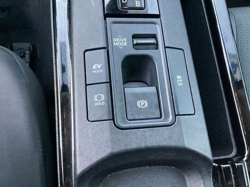 Used 2024 Toyota Prius LE image 32