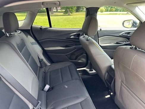 Used 2025 Chevrolet Trax ACTIV FWD image 22