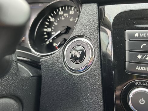 Used 2018 Nissan Rogue SV image 24