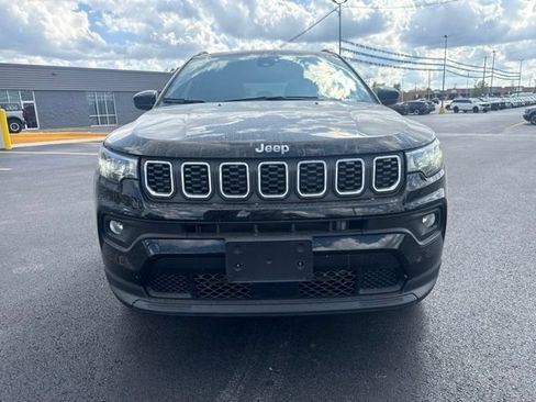 Used 2024 Jeep Compass Latitude AWD/4WD image 2