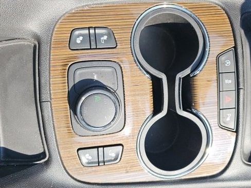 Used 2023 GMC Acadia SLE w/ Driver Convenience Package image 40