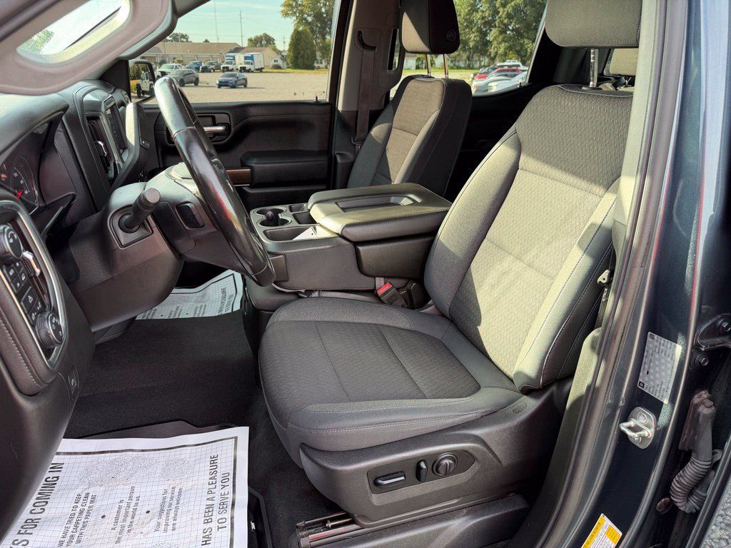 Used 2019 Chevrolet Silverado 1500 LT w/ All-Star Edition AWD/4WD image 3