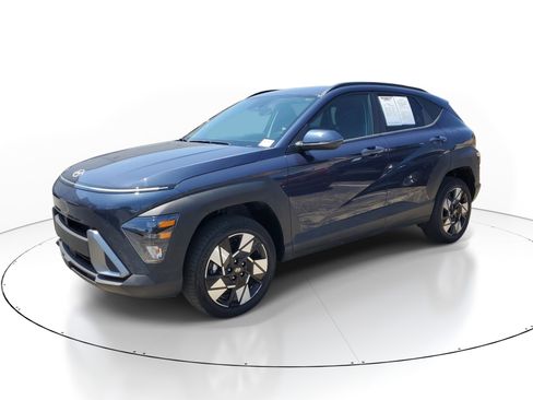 Used 2025 Hyundai Kona SEL AWD/4WD image 3