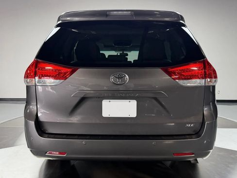 Used 2014 Toyota Sienna XLE FWD image 5