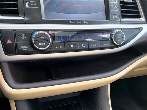 Used 2017 Toyota Highlander XLE FWD image 15