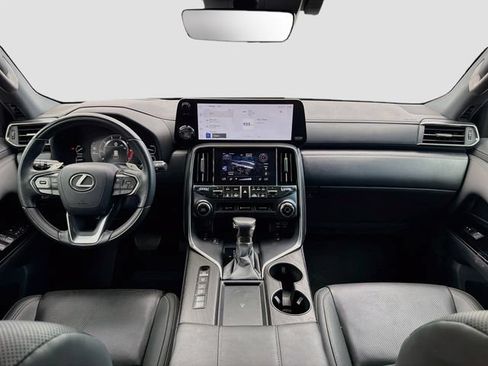 Used 2024 Lexus LX 600 4WD w/ Luxury Package image 17