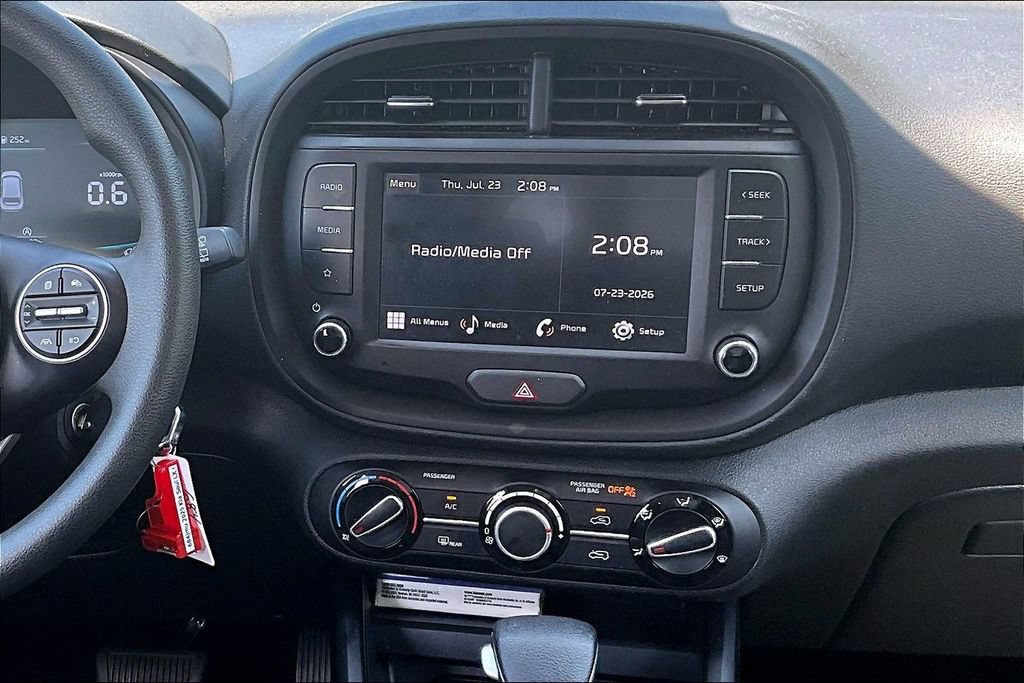 Used 2025 Kia Soul LX w/ LX Technology Package FWD image 9