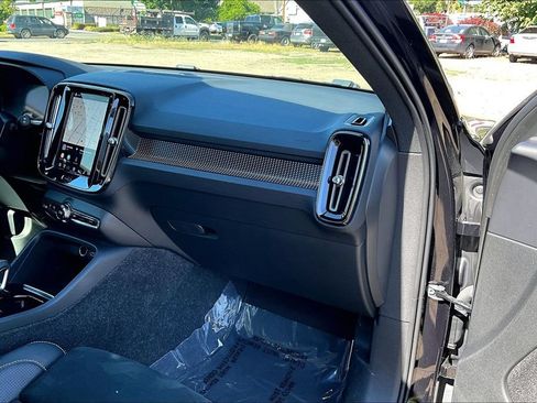 Used 2021 Volvo XC40 P8 Recharge w/ Advanced Package AWD/4WD image 19