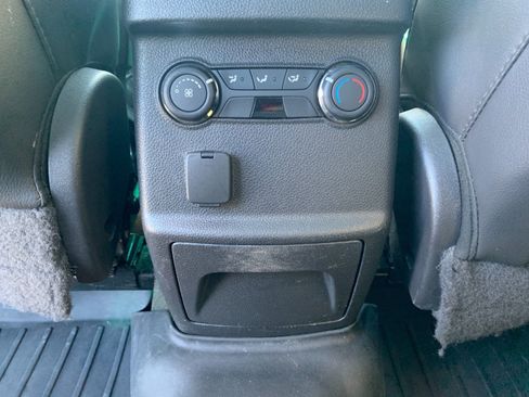 Used 2015 Ford Explorer XLT w/ Equipment Group 202A AWD/4WD image 27