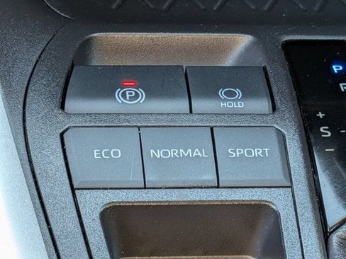 Used 2025 Toyota RAV4 XLE FWD image 21