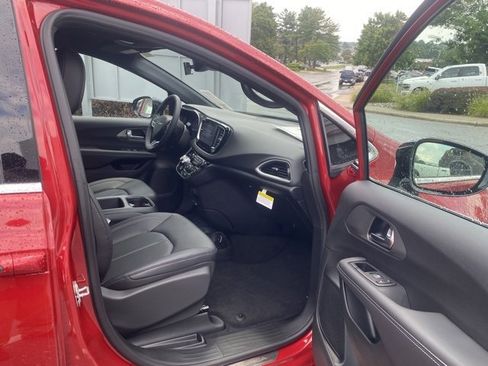 New 2026 Chrysler Voyager LX image 27