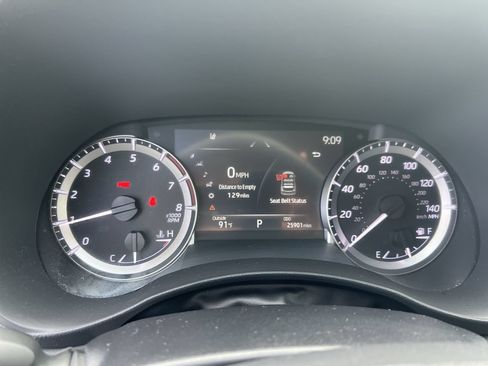 Used 2023 Toyota Highlander LE FWD image 21