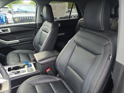 Used 2022 Ford Explorer XLT image 20