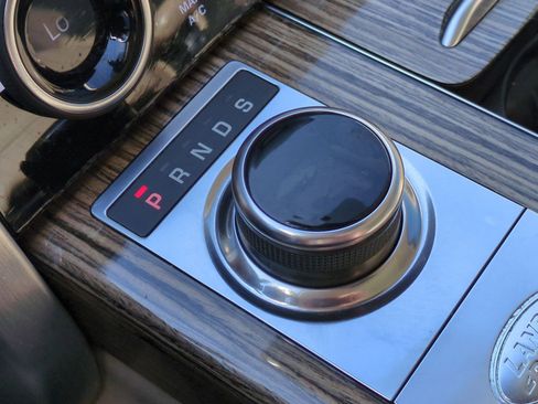 Used 2018 Land Rover Range Rover HSE image 26