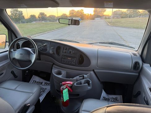 Used 1998 Ford E-350 and Econoline 350 XL image 13