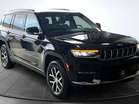 Used 2023 Jeep Grand Cherokee L Limited w/ Luxury Tech Group II image 22