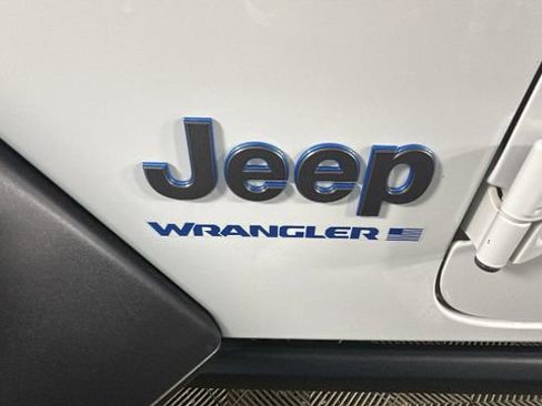 Used 2024 Jeep Wrangler Unlimited Rubicon 4xe AWD/4WD image 9