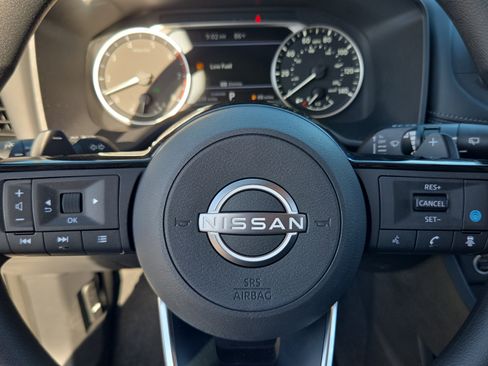 Used 2023 Nissan Rogue SV FWD image 27