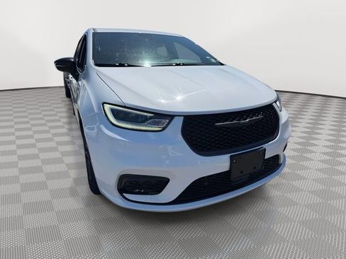 Used 2024 Chrysler Pacifica Limited FWD image 4