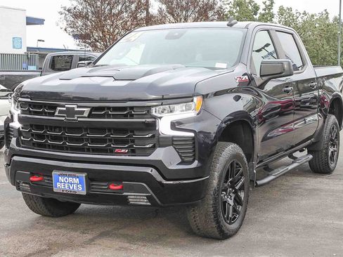 Used 2024 Chevrolet Silverado 1500 LT Trail Boss w/ Convenience Package II image 3