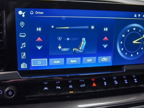 Used 2023 Chevrolet Silverado 1500 ZR2 w/ Technology Package image 16