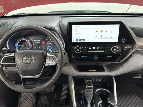 Used 2023 Toyota Highlander XLE image 9