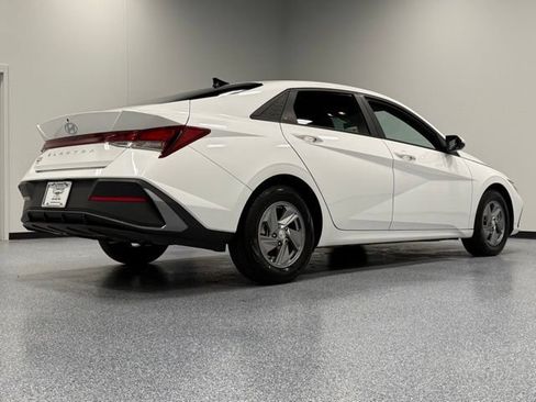 Used 2024 Hyundai Elantra SE FWD image 12