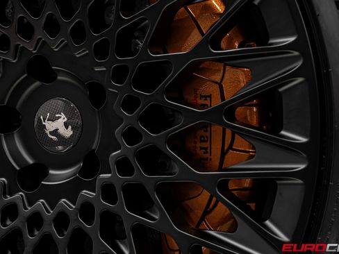 Used 2024 Ferrari SF90 Spider image 32