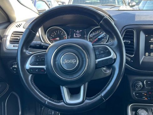 Used 2019 Jeep Compass Latitude AWD/4WD image 10