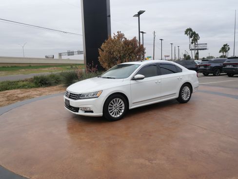 Used 2017 Volkswagen Passat 1.8T SE w/ SE Lighting Package image 5