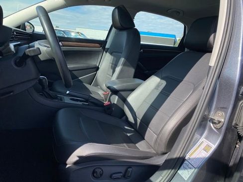 Used 2022 Volkswagen Passat 2.0T image 14