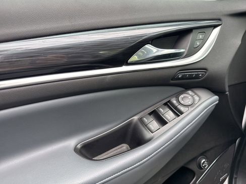 Used 2018 Buick Enclave Premium AWD/4WD image 19