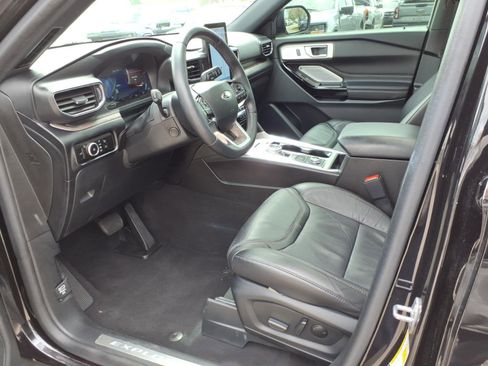 Used 2023 Ford Explorer Platinum w/ Technology Package AWD/4WD image 11