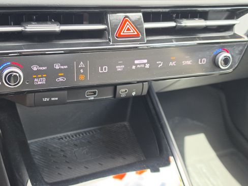 Used 2023 Kia Niro EX Touring FWD image 22