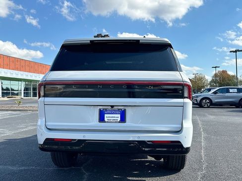 New 2025 Lincoln Navigator Reserve w/ Jet Appearance Package AWD/4WD image 15