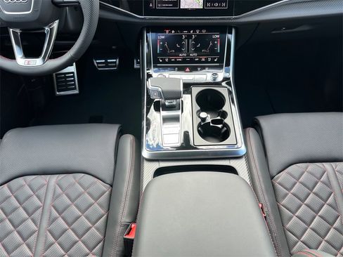 New 2026 Audi SQ7 Prestige image 11
