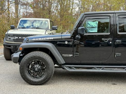 Used 2018 Jeep Wrangler Unlimited Rubicon w/ Connectivity Group image 10