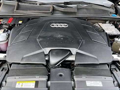 Used 2021 Audi Q8 Prestige w/ Prestige Package image 33