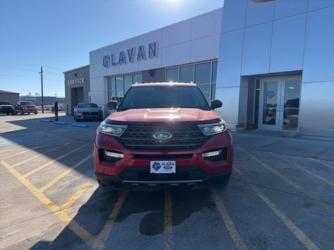 Used 2024 Ford Explorer XLT w/ Equipment Group 202A image 2