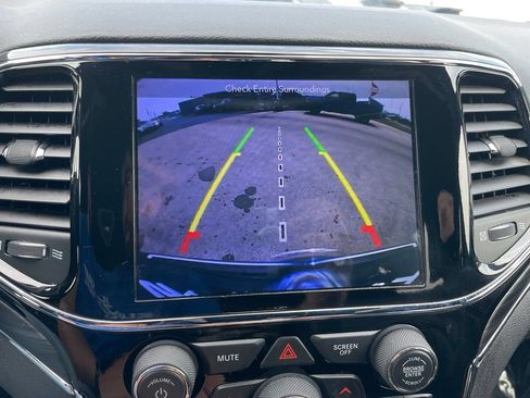 Used 2019 Jeep Grand Cherokee Limited w/ Trailer Tow Group IV AWD/4WD image 18