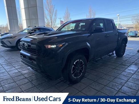 Used 2025 Toyota Tacoma TRD Sport w/ TRD Sport Premium Package image 17