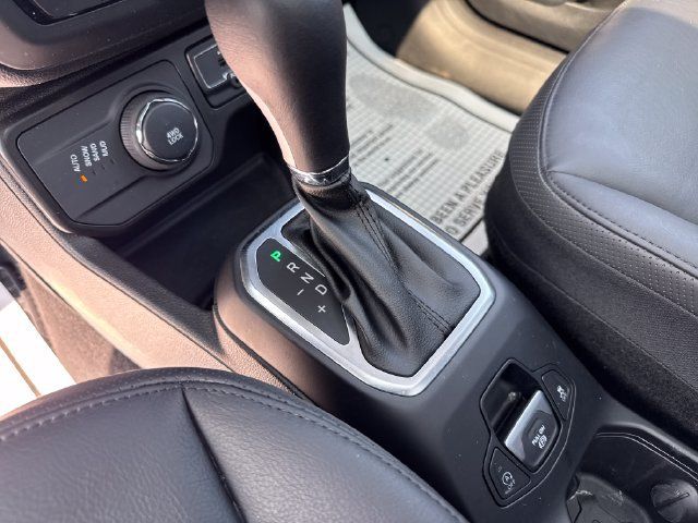 Used 2023 Jeep Renegade Limited w/ Sun/Sound Group AWD/4WD image 24